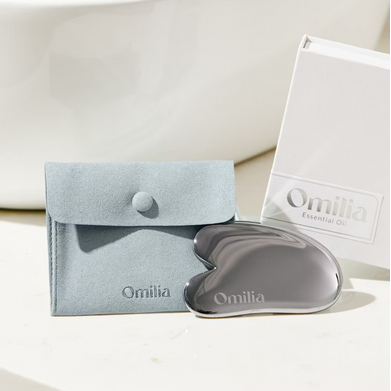 專為東方人設計的體雕板！
・53克黃金比例配重，時刻感受厚實手感
・圓潤弧面曲線，不刮手、不拉扯肌膚
・太赫茲能量石，能將精華油芳香因子導入肌膚底層